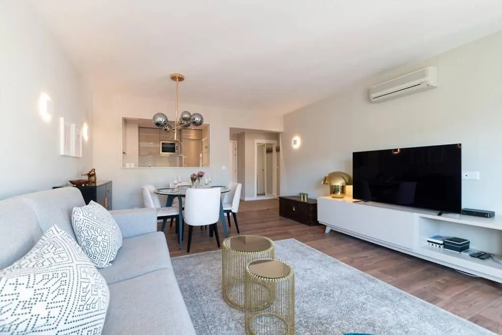 Apartment Av. Da Liberdade Comfortable Apt With Balcony Lisbon